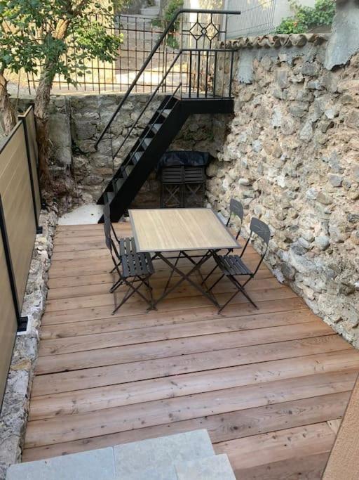 Agreable Maison De Village. Castellane Bagian luar foto