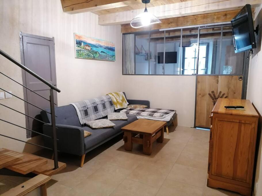 Agreable Maison De Village. Castellane Bagian luar foto